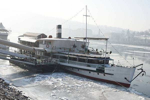 Steamboats from the Turn of the Century